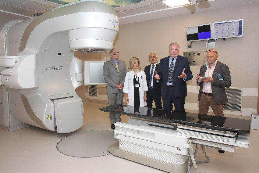 Türkiye’nin en kapsamlı onkoloji merkezlerinden olan Kent Onkoloji Merkezi İzmir’de açıldı