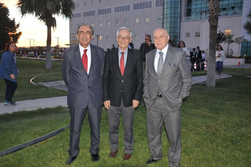 Türkiye’nin en kapsamlı onkoloji merkezlerinden olan Kent Onkoloji Merkezi İzmir’de açıldı