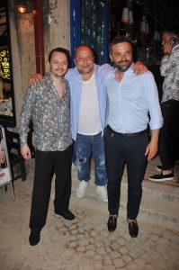 Arda Yüksel,İzzet Çapa,Barış Demirtaş, Cahide Müzikhol, Alaçatı-Çeşme Açıldı, İzzet Çapa, MegaPlus Dergisi 34. Sayı