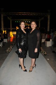 İzmir Sanayici ve İş İnsanları Derneği (İZSİAD) Yönetim Kurulu Başkanı Hasan Küçükkurt’un kızı Özge Küçükkurt ile Atilla Ahmetoğlu dünya evine girdiler. Megaplus dergisi 37. Sayı