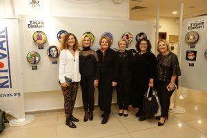 Aylin İleri Ayla Demiray Ayzıt Uysal Demet Günaydınlar Ayşın Aksu Sevilay Soysal, Benan Bilek ile Yaşam Elekleri Atölyesi, Sergi geliri KİTVAK'a bağışlandı. Megaplus dergisi 39. sayı