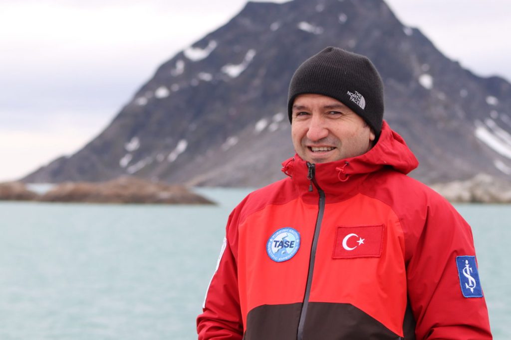 Kuzey Kutbu’na gerçekleştirilen “İlk Türk Arktik Bilimsel Seferi’’ projesinde Piri Reis Üniversitesi  Öğretim Görevlisi Barbaros Büyüksağnak yer aldı.