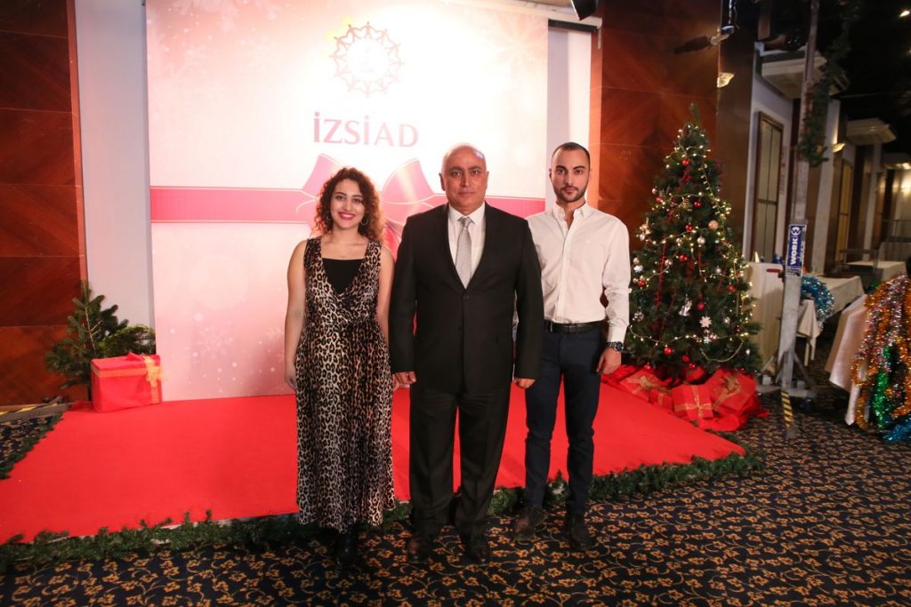 İzmir Sanayici ve İş İnsanları Derneği'nin (İZSİAD) Balçova Termal Oteli’nde düzenlediği “Hoş Geldin 2020” gecesinde 2020 yılı coşkuyla karşılandı.