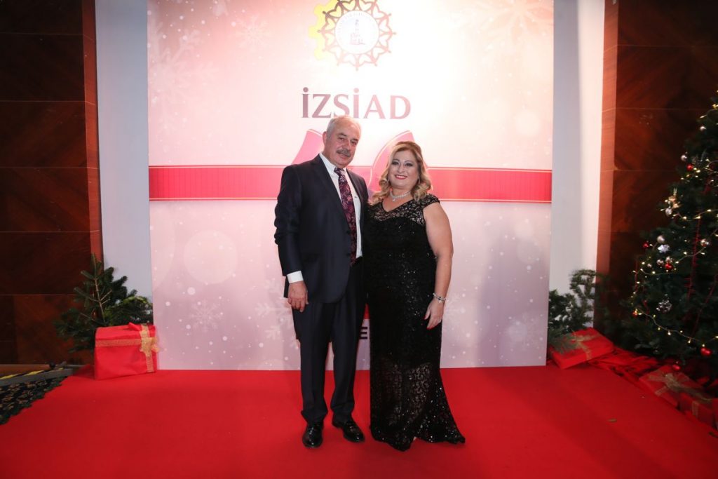 İzmir Sanayici ve İş İnsanları Derneği'nin (İZSİAD) Balçova Termal Oteli’nde düzenlediği “Hoş Geldin 2020” gecesinde 2020 yılı coşkuyla karşılandı.