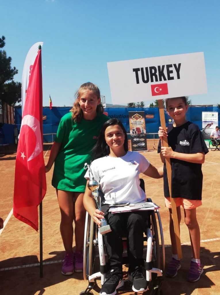 İlk Türk Paralimpik Kadın Tenis Sporcusu: BÜŞRA ÜN ile röportaj, Canan Boz, Megaplus Dergisi 39. sayı