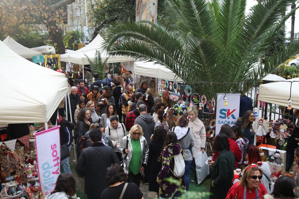 Institut Français İzmir (Fransız Kültür) tarafından her sene düzenlenen Yeni Yıl Pazarı (kermes) etkinliği